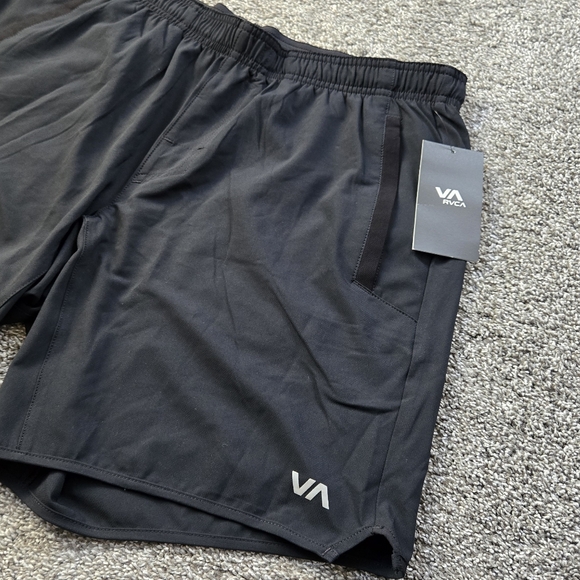 RVCA Yogger Stretch Men's Shorts NEW size medium - Picture 2 of 7